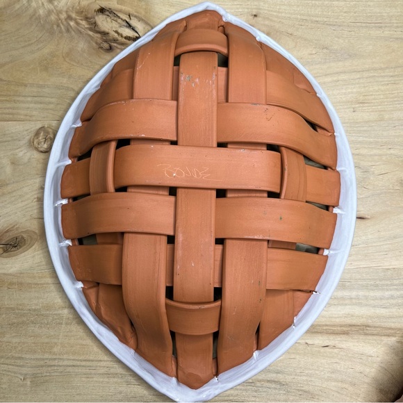 Lyn Bonde terra-cotta woven bread warmer & bread baker EUC - Picture 7 of 11